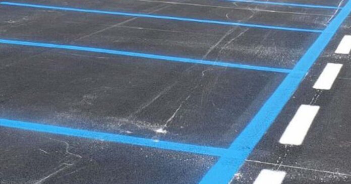 stalli strisce blu parcheggio a pagamento