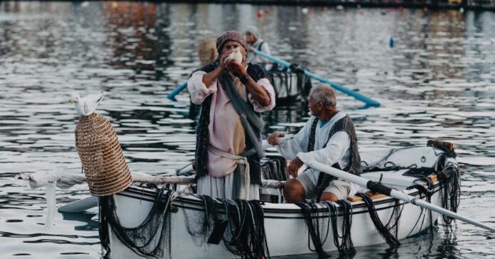antichi pescatori nel porto di ischia