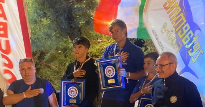 nikolas orefirenko giovane talento ischitano di surfcasting